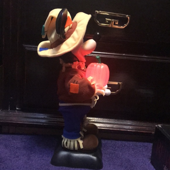 Mickey Mouse scarecrow, battery operated. Vintage like new condition - Picture 5 of 17